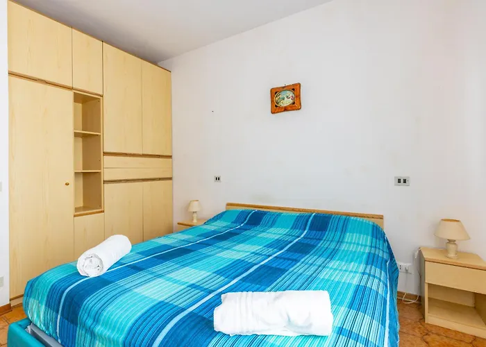 Guesthost - Garden With Balcony! Виареджо