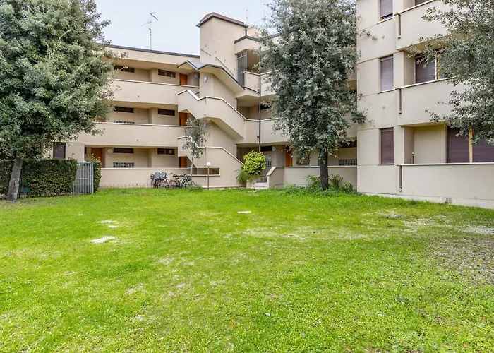 Guesthost - Garden With Balcony! Апартаменты Виареджо