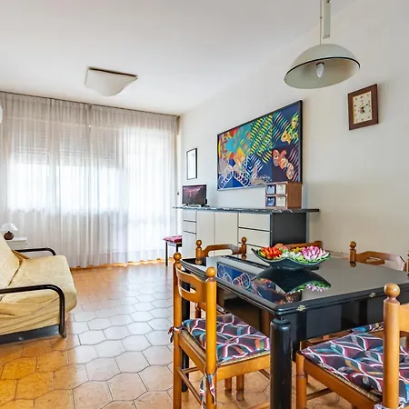 Guesthost - Garden With Balcony! Appartement Viareggio