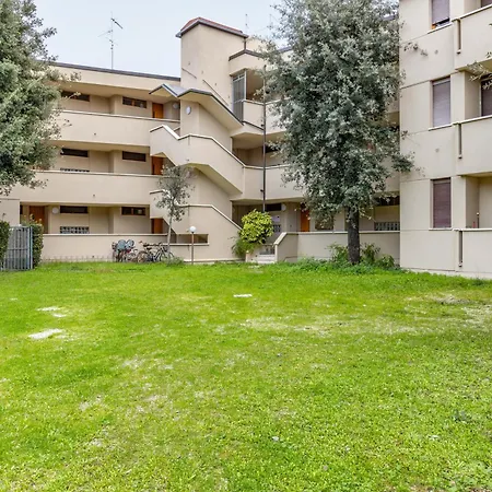 Guesthost - Garden With Balcony! Apartament Viareggio
