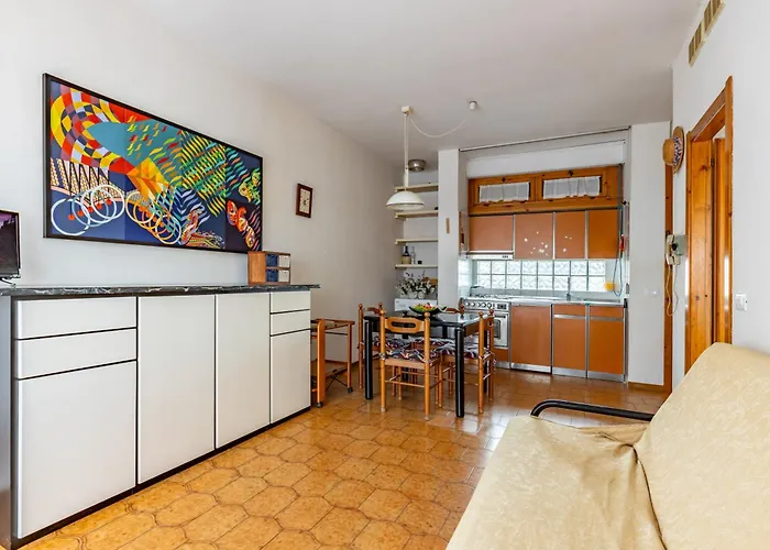 Guesthost - Garden With Balcony! Apartament Viareggio