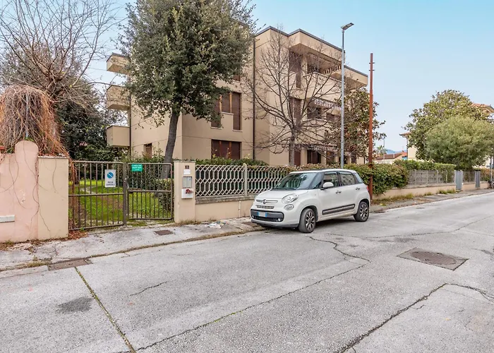 Guesthost - Garden With Balcony!