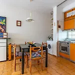 Guesthost - Garden With Balcony! וירג'יו